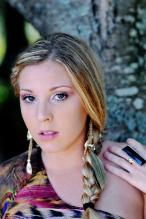 laura_by_oana_hogrefe.jpg